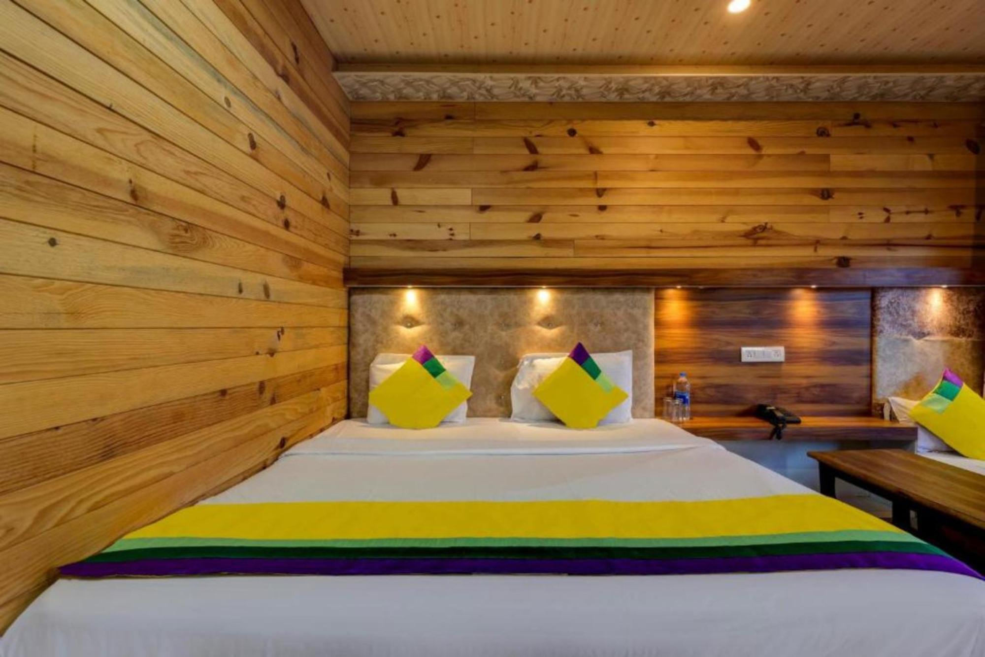 Hotel Vinayak Nainital Near Mall Road Lake View Room 외부 사진