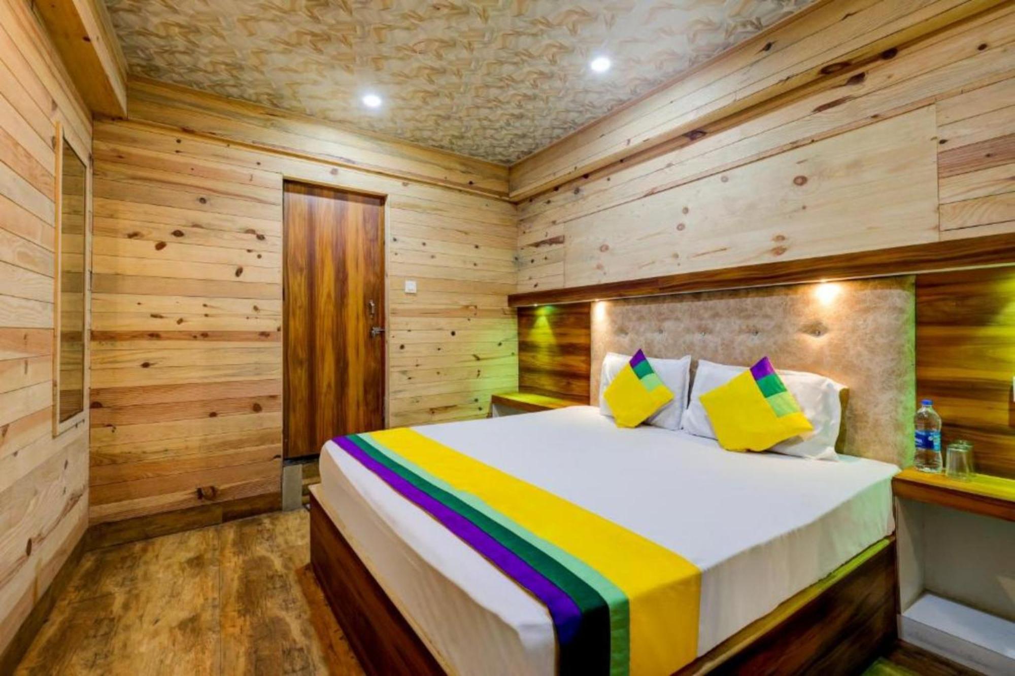 Hotel Vinayak Nainital Near Mall Road Lake View Room 외부 사진