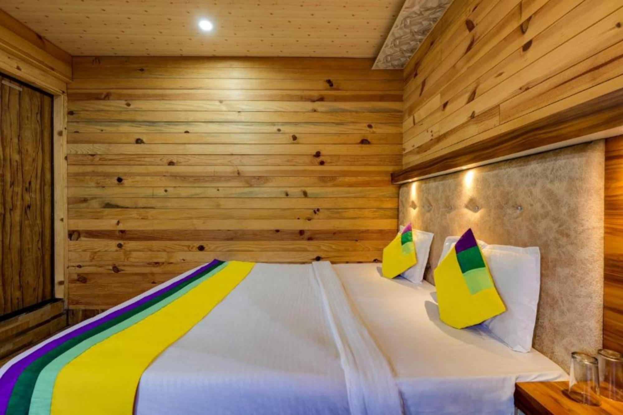 Hotel Vinayak Nainital Near Mall Road Lake View Room 외부 사진