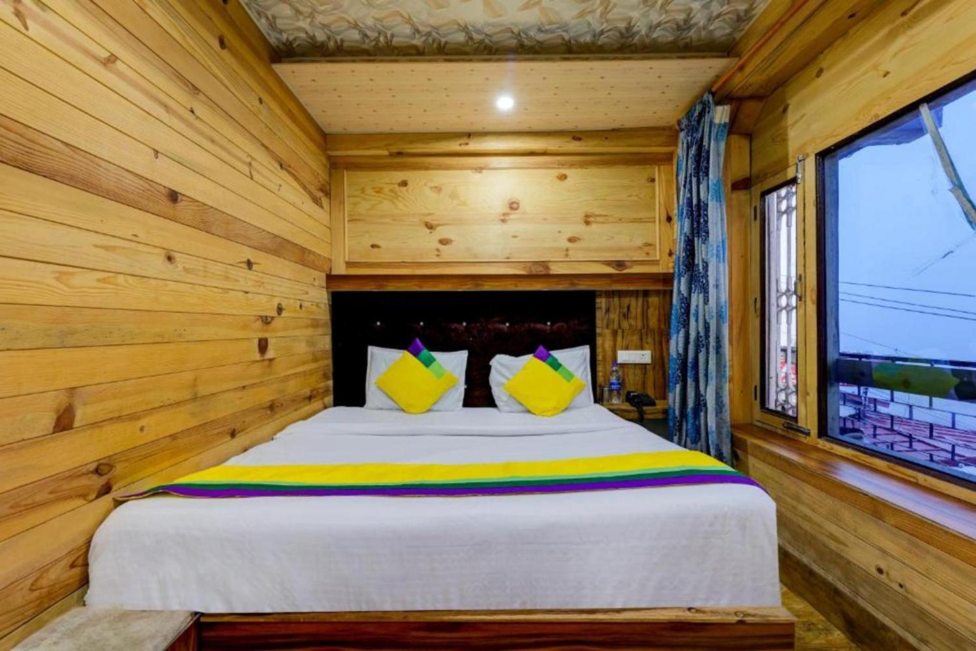 Hotel Vinayak Nainital Near Mall Road Lake View Room 외부 사진
