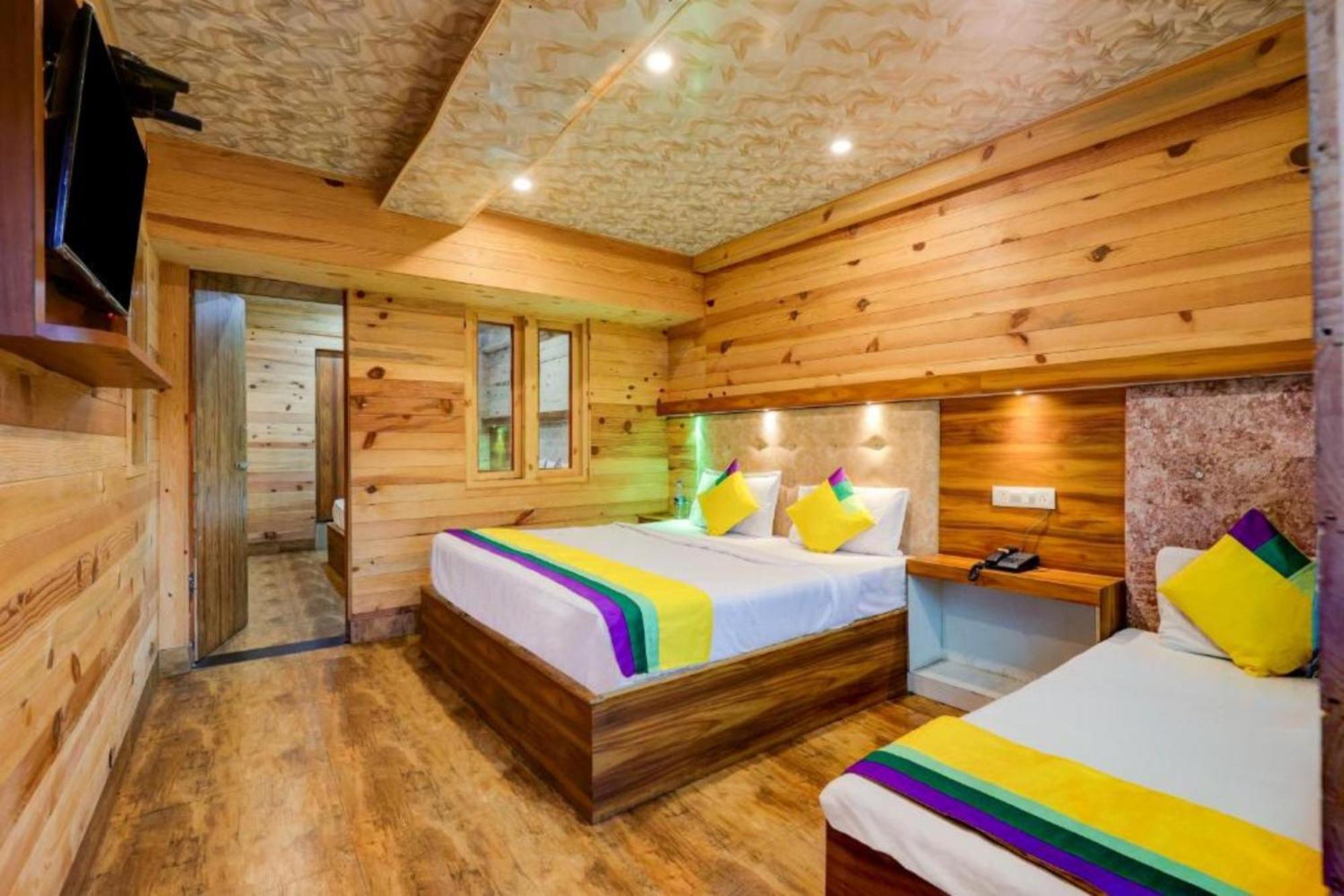 Hotel Vinayak Nainital Near Mall Road Lake View Room 외부 사진